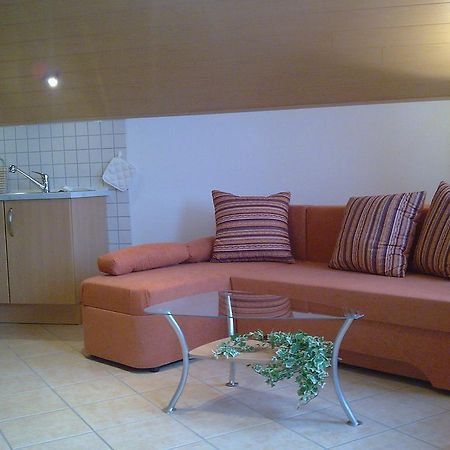 Fliederhof Ferienwohnungen Herresbach Habitación foto