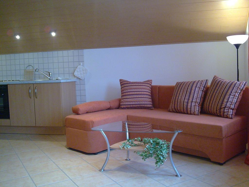 Fliederhof Ferienwohnungen Herresbach Habitación foto