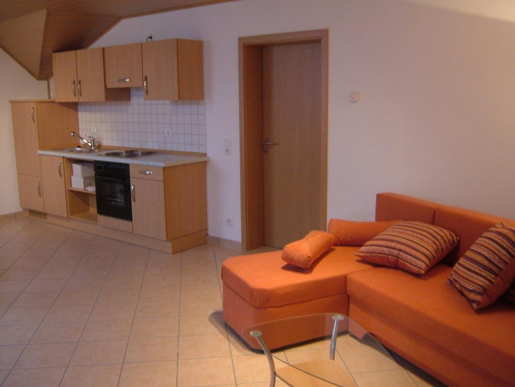 Fliederhof Ferienwohnungen Herresbach Habitación foto