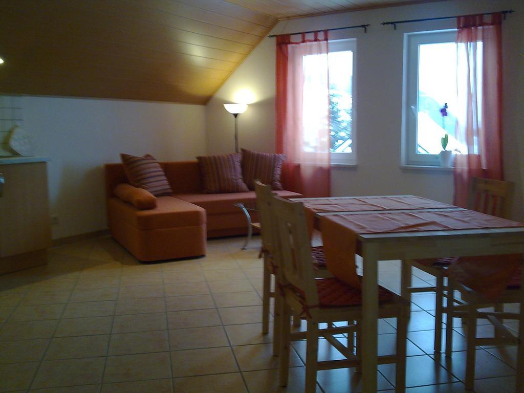Fliederhof Ferienwohnungen Herresbach Habitación foto
