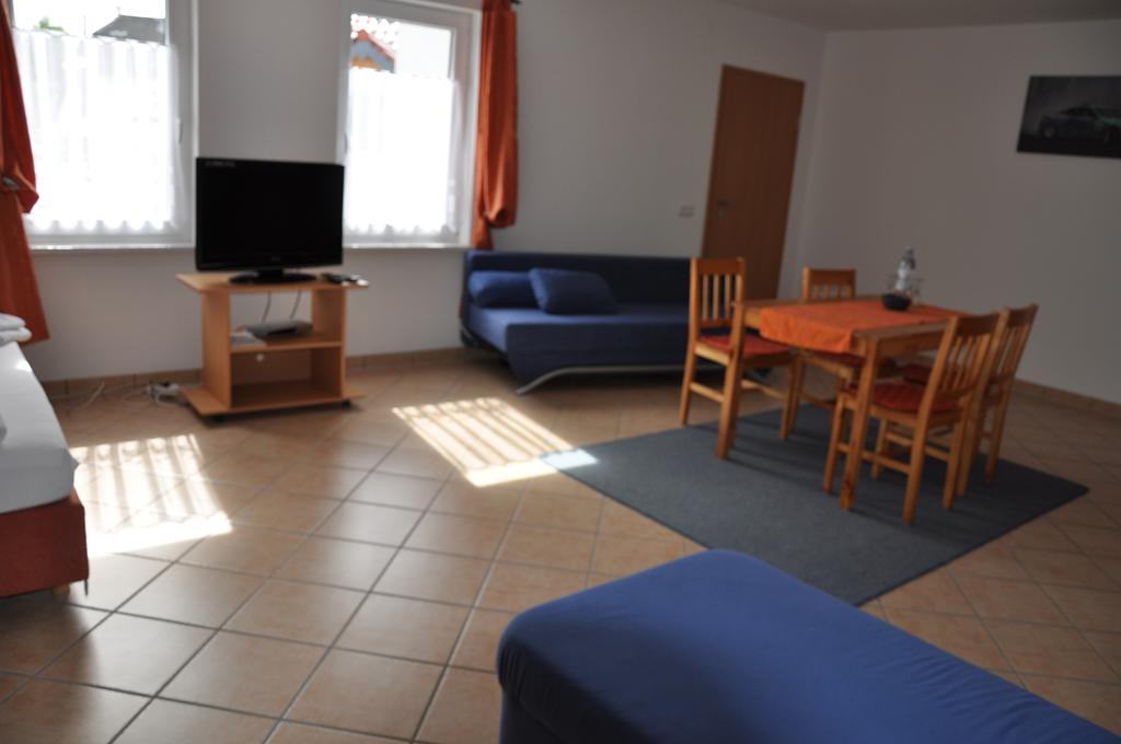 Fliederhof Ferienwohnungen Herresbach Habitación foto